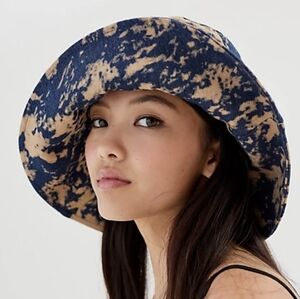 Urban Outfitters Women Blue and Cream Belted Bucket Hat New